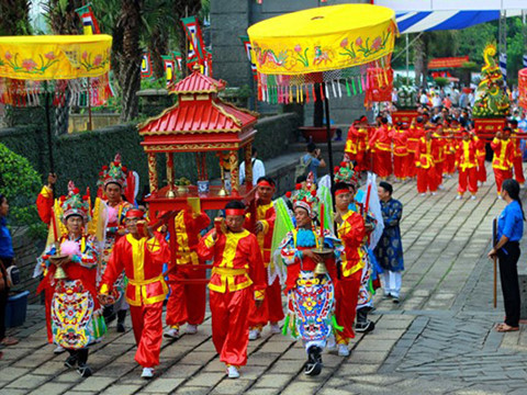 mung 10 thang 3 gio vua hung thu may