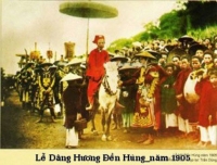 ngay gio to nguoi dan no nuc keo den den vua hung tren dat tay nguyen