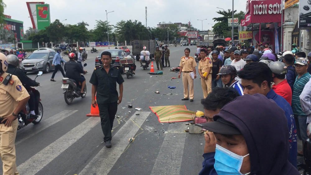 tren duong ve nghi le 304 nu sinh vien bi xe tai can chet