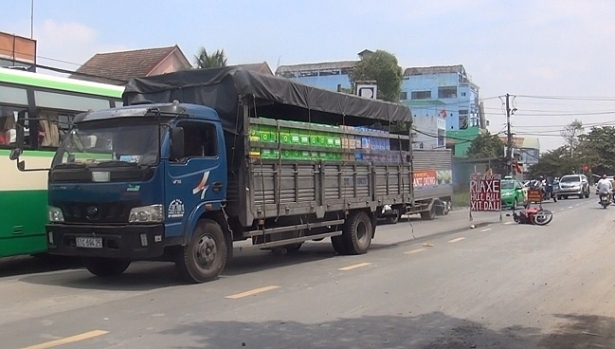 bi xe tai keo le gan chuc met nguoi dan ong chet tham