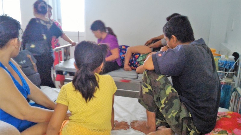 tu tu vi nghi con gai 6 tuoi bi hang xom hiep dam