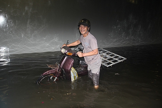 tin tuc trong ngay 304 may bay di nham duong bang bong be tong va ham chui ngap lut