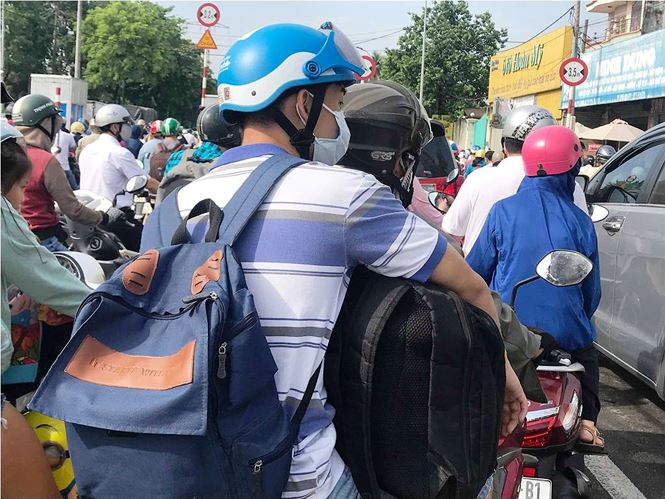 cua ngo sai gon ket xe kinh hoang sau ky nghi le