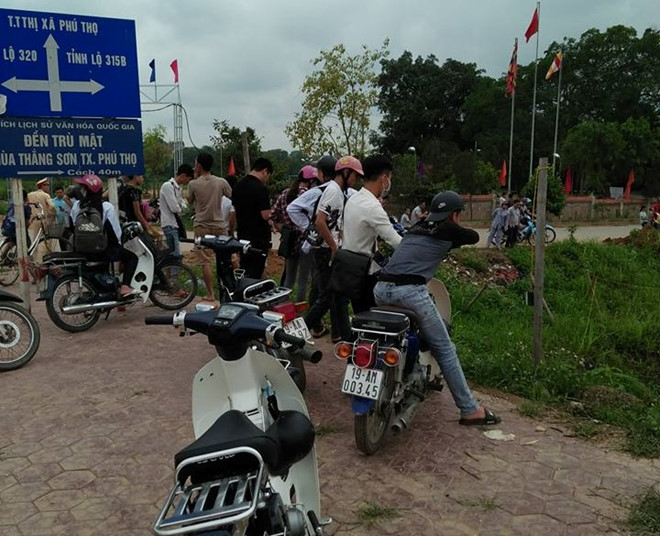 tai xe lai taxi lao thang xuong ao sau loi thach thuc