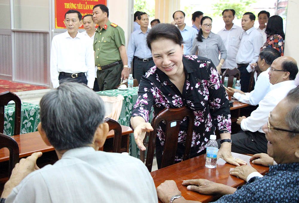 chu tich qh noi ve viec can bo nhau nhieu hon lam viec