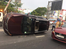 Tài xế xe bị lật không chịu đo nồng độ cồn vì… chưa tông ai