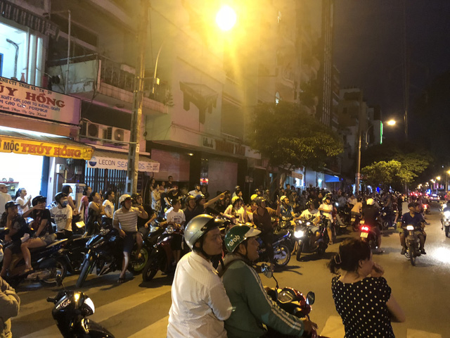 canh sat phun nuoc dap lua can nha chay dien no nhu phao hoa