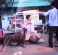 Người bán hàng dùng búa chém cán bộ trật tự đô thị ở Sài Gòn