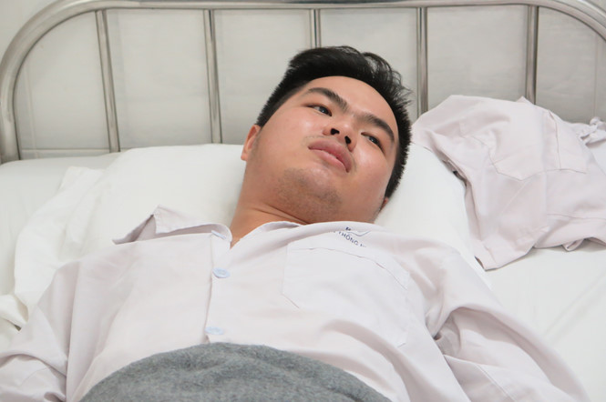 bi thu nguyen thien nhan xem xet trang bi ao giap cho hiep si duong pho