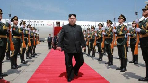 ong kim jong un se thue may bay trung quoc