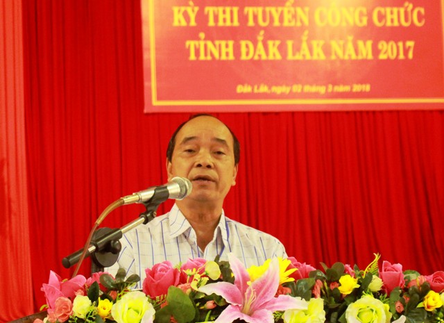 lum xum thi cong chuc o dak lak loi tai giam thi