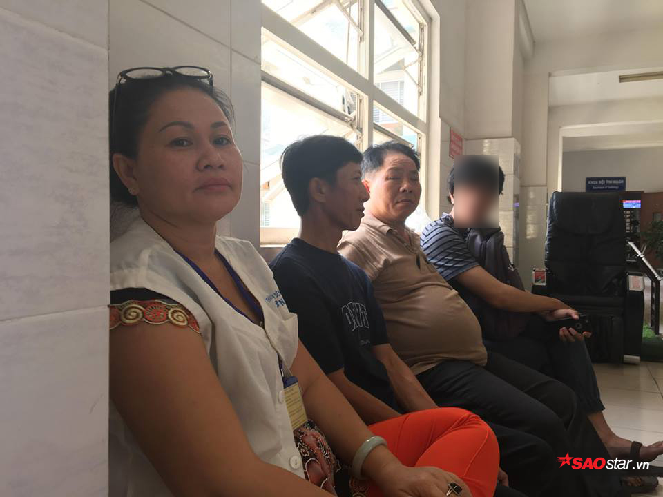 2 nam sinh trong thuong khi bat cuop o sai gon chi biet khoc khi nhin thay di anh cac anh qua dien thoai