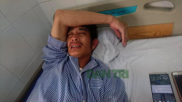 chuyen tai xe taxi bi choang gach sang benh vien viet duc dieu tri