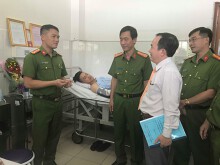 Công an TP HCM bất ngờ nhường phần thưởng cho các 'hiệp sĩ'