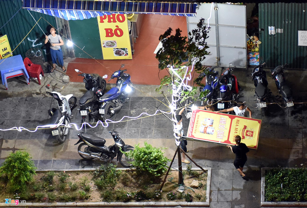 gio loc quat do cay xanh thanh nien dang tam chay voi len bo