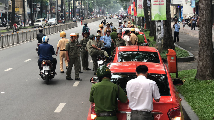tai khoi dong chien dich dep via he o trung tam tp hcm