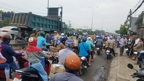 vuong vao bat phu xe ben mot nguoi di xe may tu vong