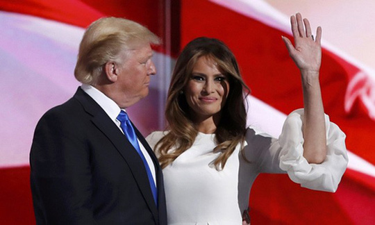 Cách mừng vợ xuất viện về nhà lạ thường của ông Trump cach mung vo xuat vien ve nha la thuong cua ong trump