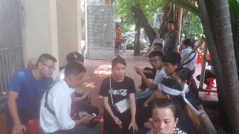 ban be khoc thuong phuot thu thi an kien