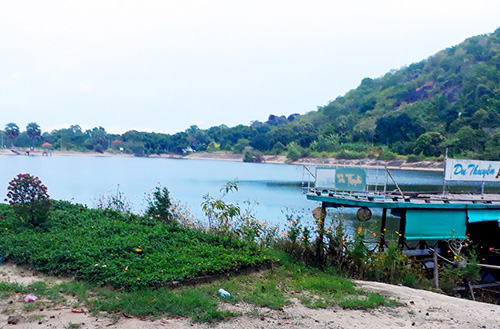 bi thu huyen bi canh cao len tinh lam truong ban dan toc