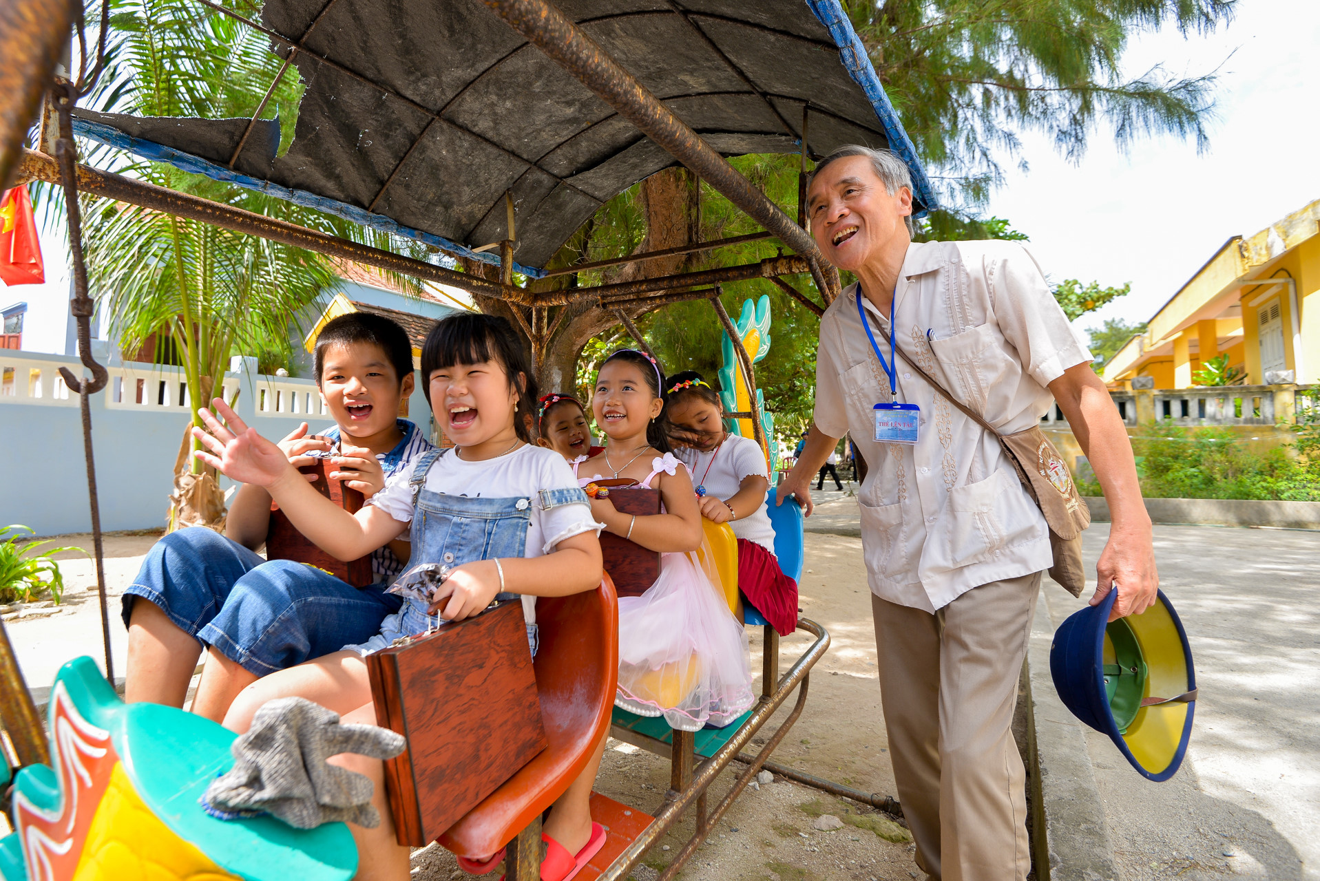 nhung dua tre sinh ra o truong sa