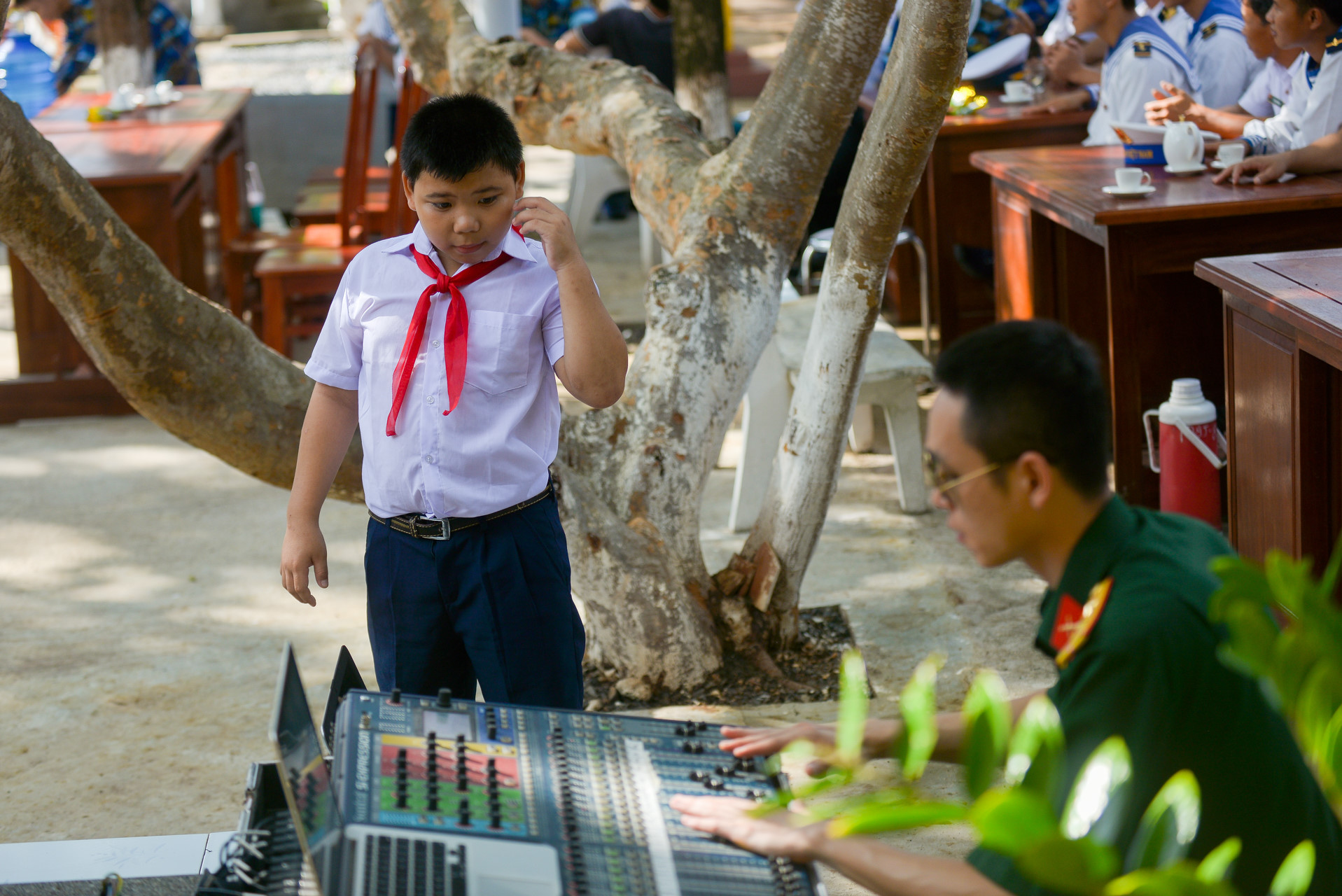 nhung dua tre sinh ra o truong sa