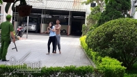 thanh nien ngao da dung hung khi uy hiep me
