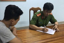 Cán bộ đô thị bị người bán hàng rong đánh