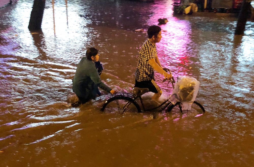 tiet lo bat ngo sieu may bom te liet o ron ngap sai gon