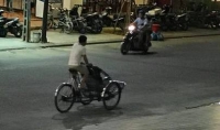 thanh hoa du khach buc xuc vi bi duoi ra ngoai ngay trong dem voi ly do tu y ra ngoai an