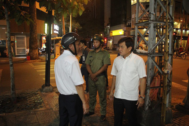ong doan ngoc hai mot minh di dep via he sau 8 thang ngung xuong duong