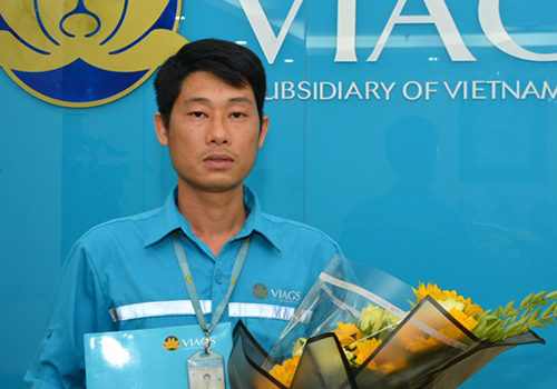 bo truong giao thong gui thu khen nhan vien tra khach 11 ti dong