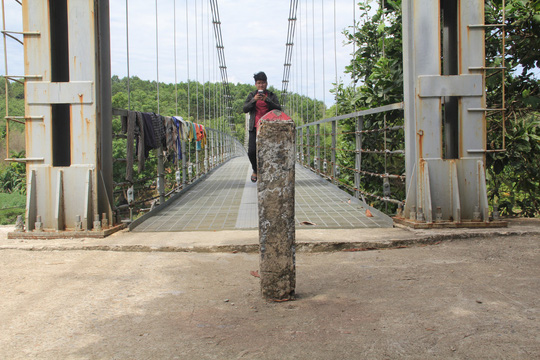 cau treo 65 ti dong xay 3 nam chua di duoc vi thieu duong dan