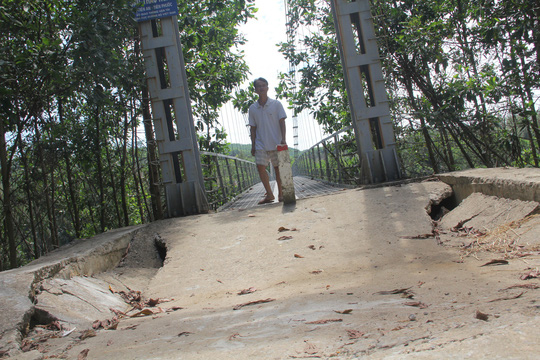 cau treo 65 ti dong xay 3 nam chua di duoc vi thieu duong dan