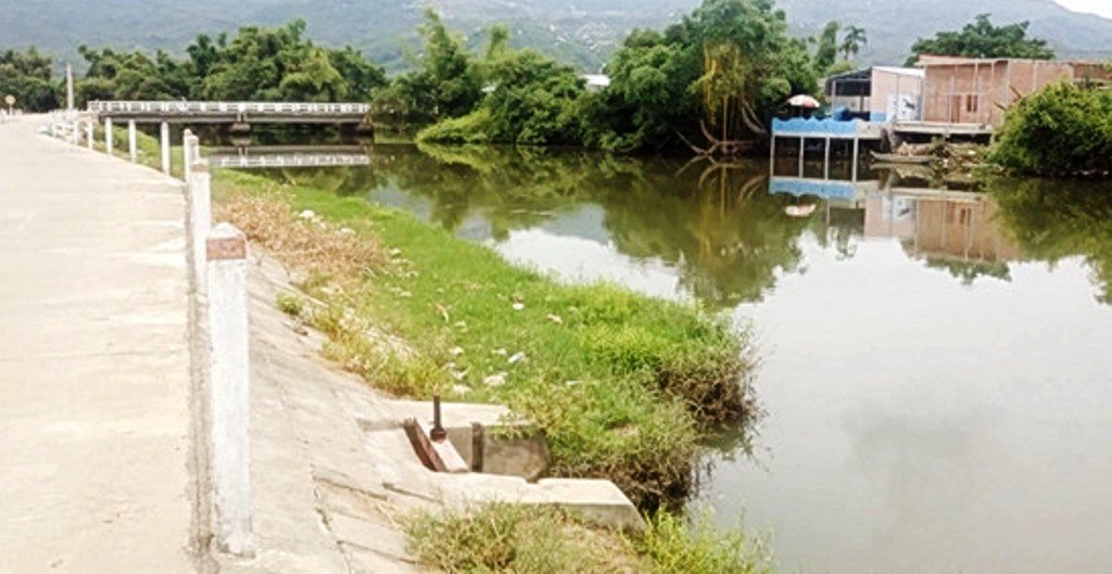 co gai bi ban trai day xuong song chet duoi thuong tam