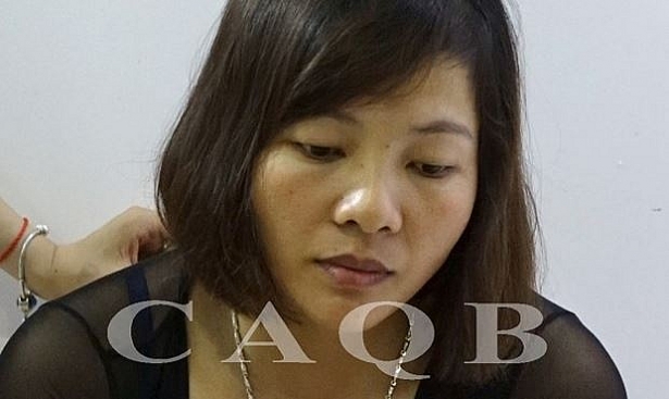 bat ngo trong tui nilon co gai mang vao khach san luc chap choang toi
