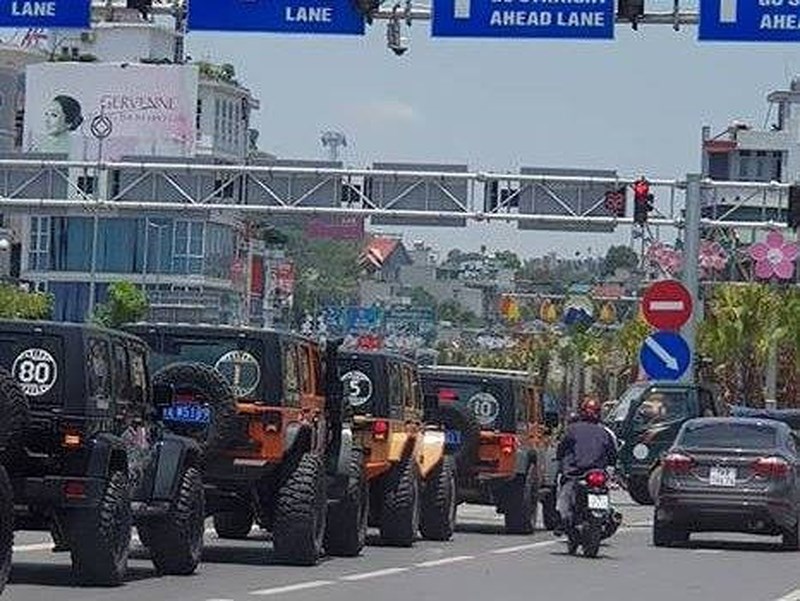 quang ninh len tieng ve doan o to tq xuat hien o ha long