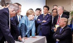 Đức tung ảnh Trump 'đối đầu' với các lãnh đạo G7