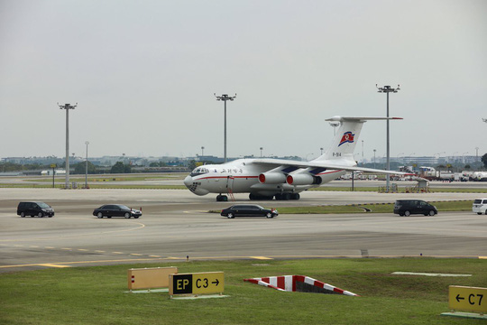 vi sao ong kim jong un va em gai toi singapore tren 2 may bay khac nhau