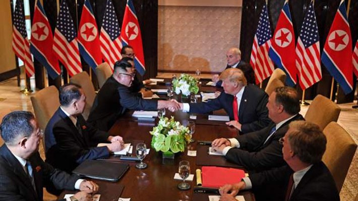 ong kim jong un chao ong trump bang tieng anh