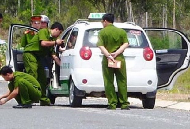 hai thanh nien xong vao danh tai xe taxi de quyt tien cuoc