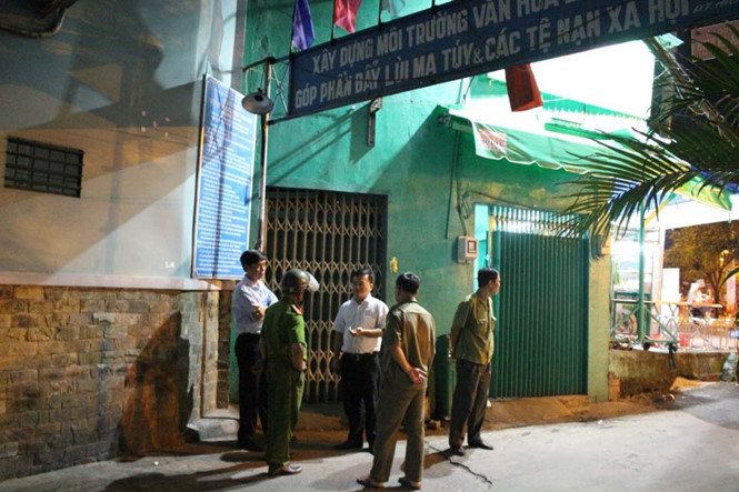 nha nuoi den 40 con cho lam doan kiem tra chiu khong noi mui hoi