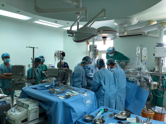 giam doc benh vien xin nghi hop quoc hoi de dua qua tim vao cuu benh nhan