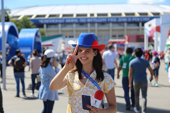 qua xinh dep nhieu nu phong vien kho tac nghiep o world cup 2018