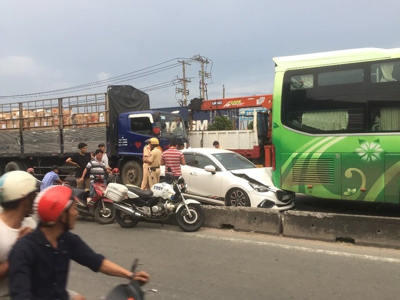 tai nan lien hoan 3 o to dinh chum o quan 12