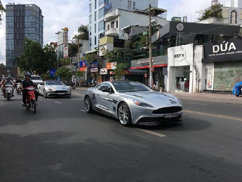ong dang le nguyen vu se mang loat xe sang di xuyen viet