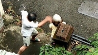 clip cau tac di o to ban sung dien trom cho nhanh nhu chop