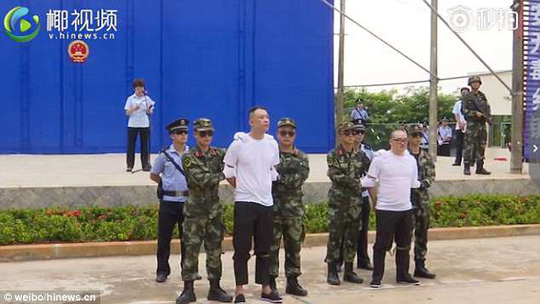 trung quoc xu ban toi pham ma tuy truoc mat hoc sinh