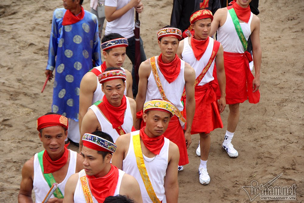trai tan ha thanh mac vay e ap ruoc nuoc song hong ve dinh