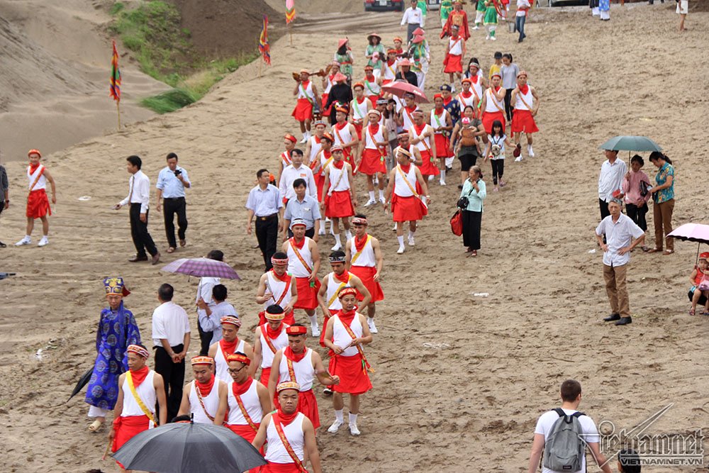 trai tan ha thanh mac vay e ap ruoc nuoc song hong ve dinh